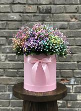 Цветочная композиция из Гипсофила и Розы в шляпной коробке в Сеймчане