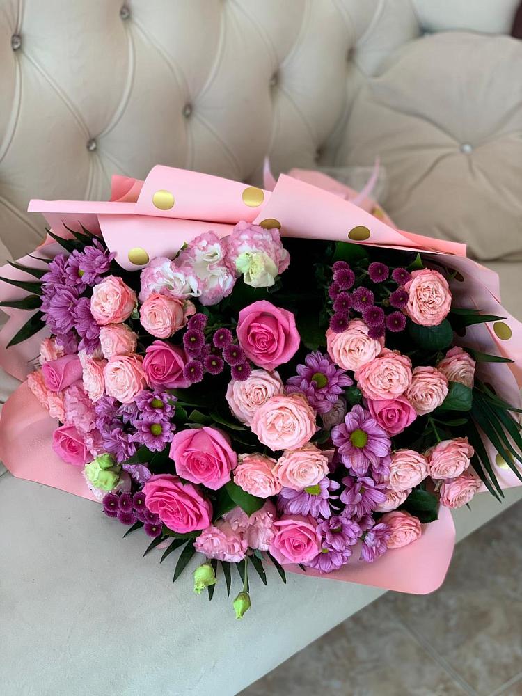 Букет цветов из: Хризантемы, Розы и Лизиантусы в Сеймчане