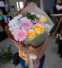 Букет цветов из:  Герберы, Розы и Хризантемы в Сеймчане