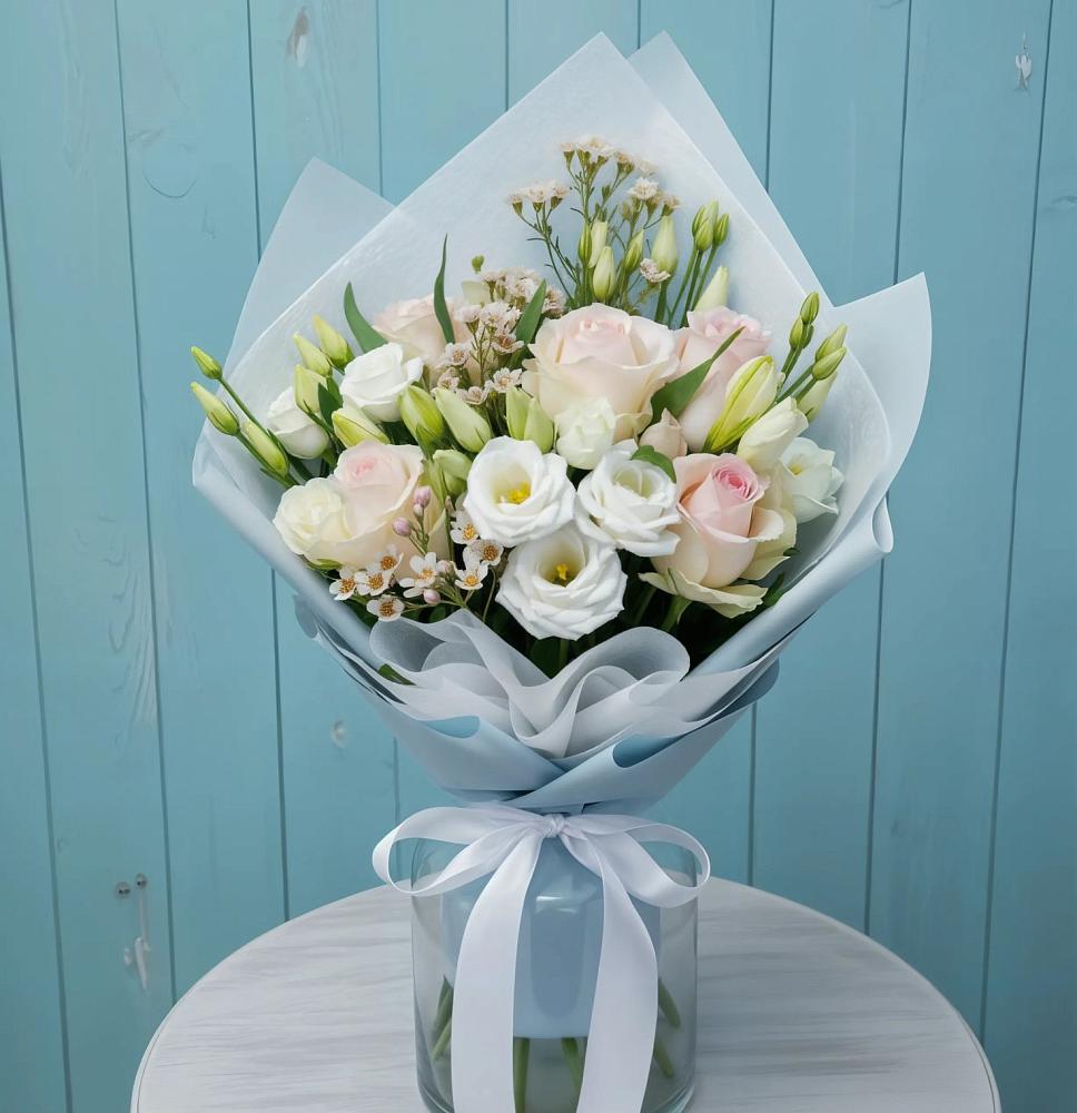 Букет цветов из: Розы и Лизиантусы в Сеймчане