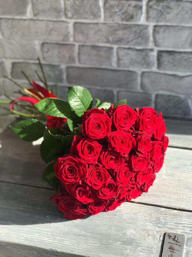 Букет Красные розы Фридом в Сеймчане