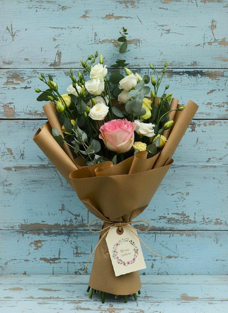 Букет цветов из: Розы и Лизиантусы в Сеймчане