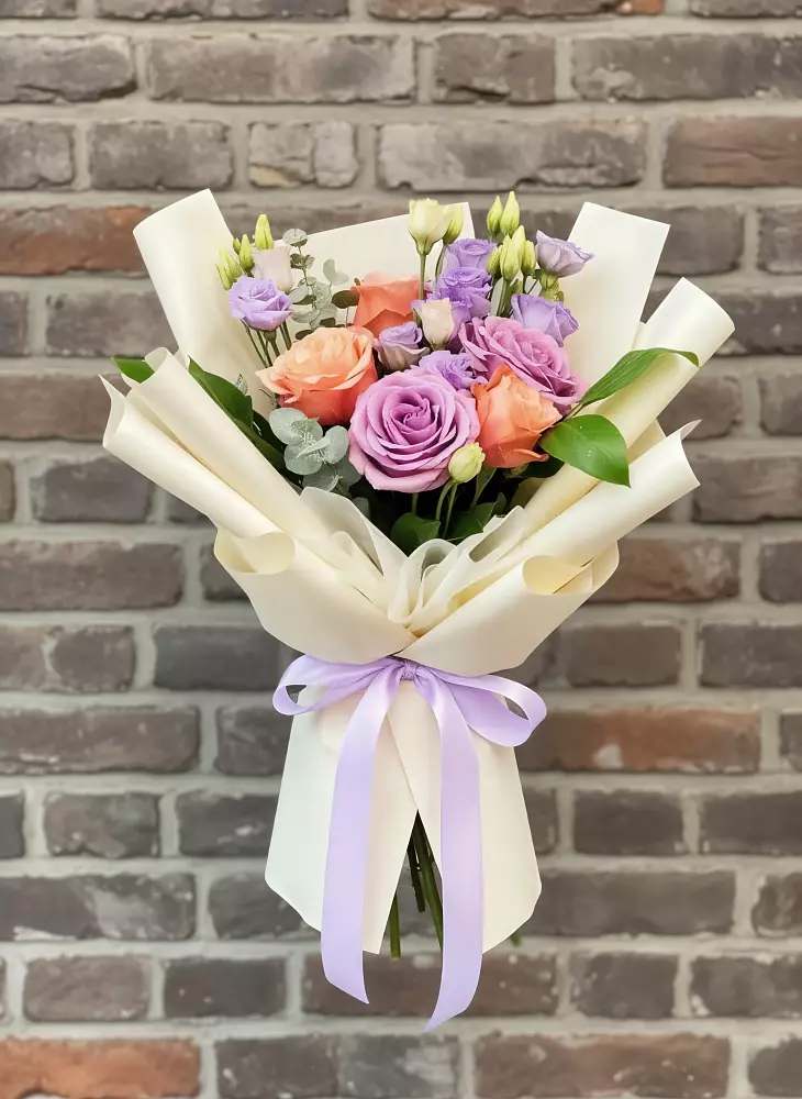 Букет цветов из: Лизиантусы и Розы в Сеймчане