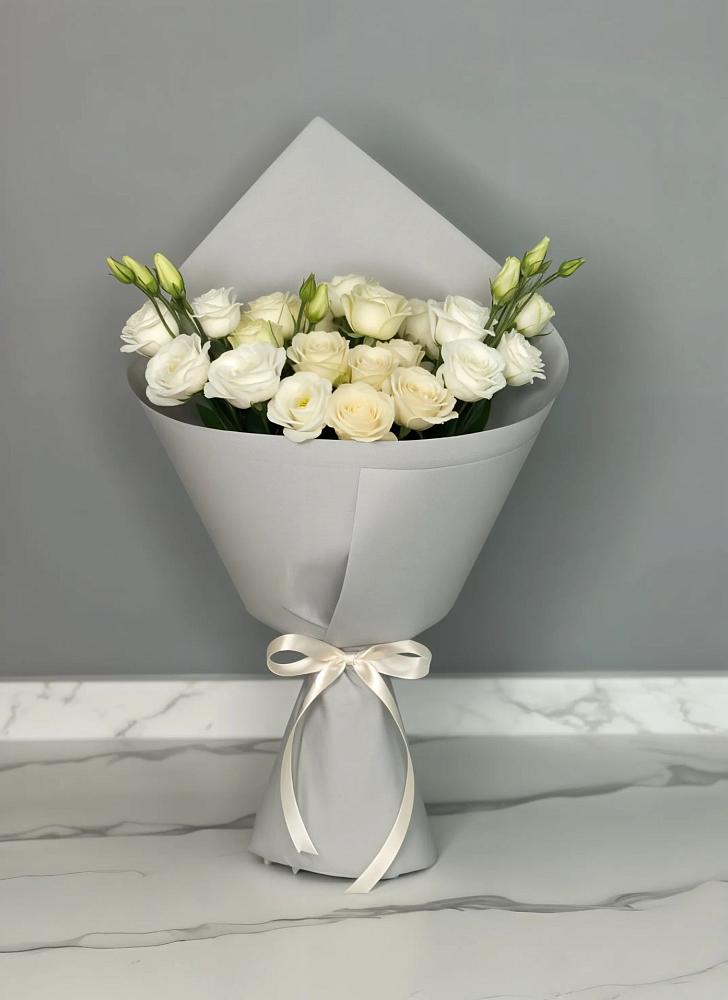 Букет цветов из: Розы и Лизиантусы в Сеймчане