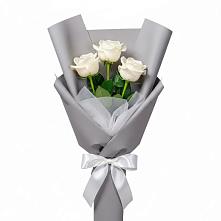 Букет 3 белые розы в Сеймчане