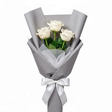 Букет 3 белые розы в Сеймчане