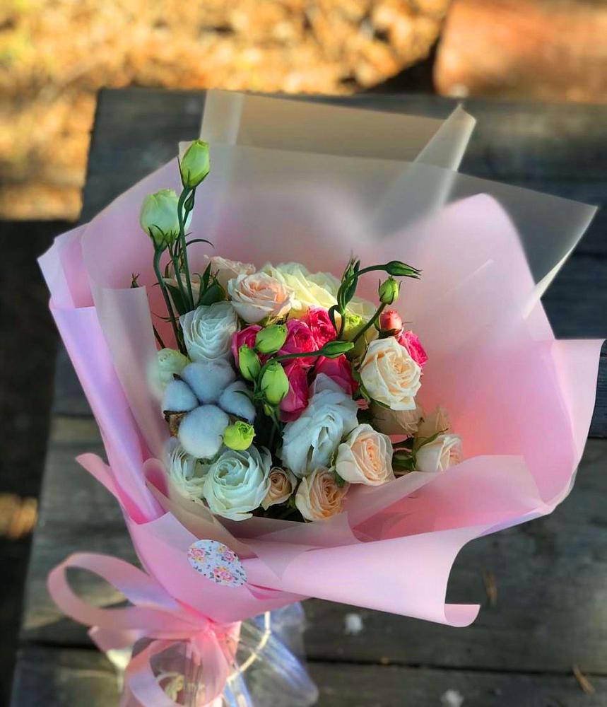 Букет цветов из: Розы и Лизиантусы в Сеймчане