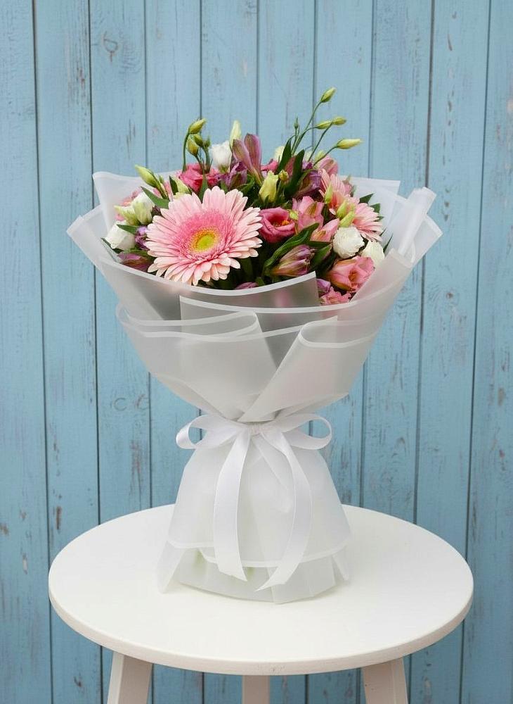 Букет цветов из: Герберы, Альстромерии и Лизиантусы в Сеймчане