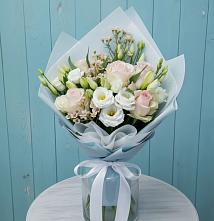 Букет цветов из:  Розы и Лизиантусы в Сеймчане