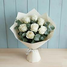 Букет Белые розы в Эвкалипте в Сеймчане