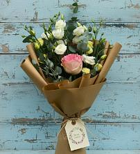 Букет цветов из:  Розы и Лизиантусы в Сеймчане
