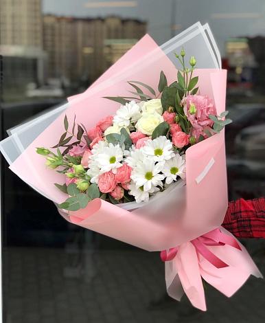 Букет цветов из: Розы, Лизиантусы и Хризантемы в Сеймчане