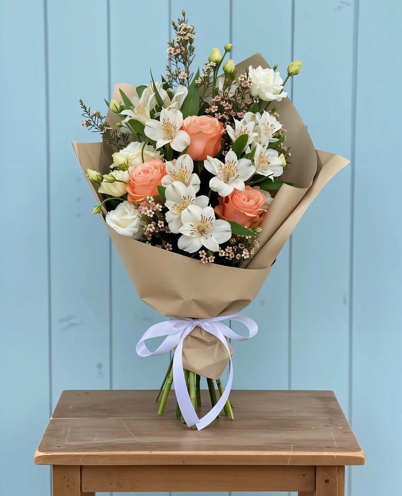 Букет цветов из: Альстромерии, Лизиантусы, Розы и Хризантемы в Сеймчане